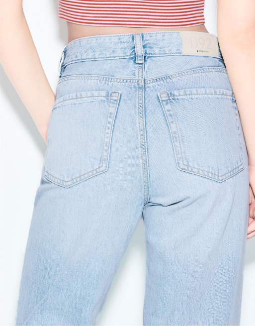Stradivarius – D92 – Gerade geschnittene Jeans in ausgebleichtem Blau mit weitem Bein, 3 von 4