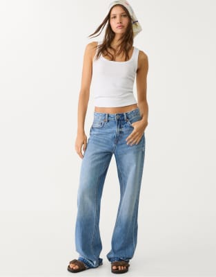 Stradivarius - D92 - Jeans aus Denim in mittelblauer Waschung mit weitem Bein und geradem Schnitt-Marineblau