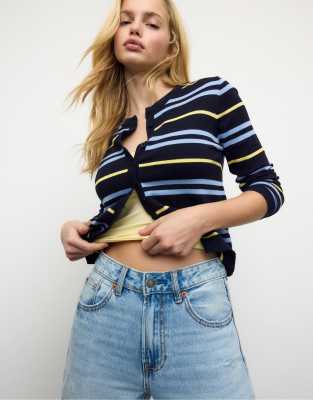 Stradivarius - D92 - Jeans aus Denim in mittelblauer Waschung mit weitem Bein und geradem Schnitt