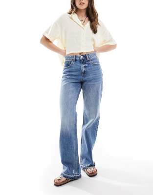 Stradivarius - D92 - Straight Jeans aus Denim in mittlerer Waschung-Blau