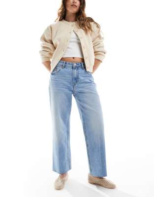 Stradivarius - D96 - Gerade geschnittene Cropped-Jeans in mittlerer Waschung-Blau