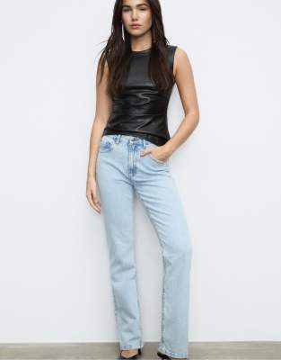 Stradivarius - D98 - Gerade geschnittene Jeans in Hellblau mit Vintage-Effekt