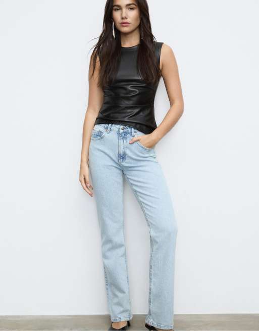 Stradivarius – D98 – Gerade geschnittene Jeans in Hellblau mit Vintage-Effekt