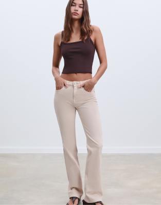 Stradivarius - D98 - Gerade geschnittene Jeans in Steinbeige-Weiß