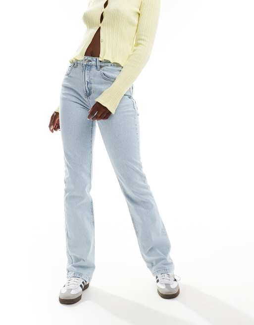Stradivarius - D98 - Jeans met rechte pijpen in lichtblauw