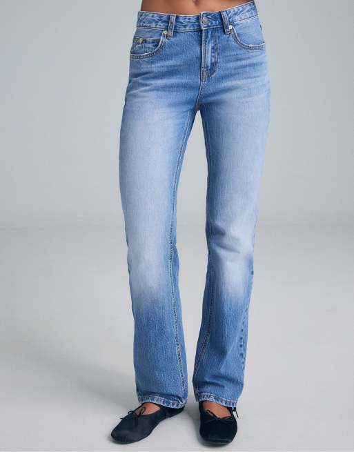 Stradivarius D98 vintage effect straight-leg jeans in medium blue denim, 2 of 7