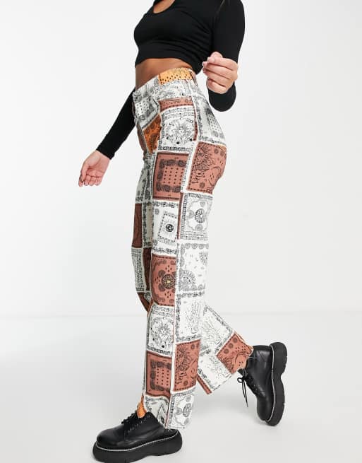 Stradivarius – Dad-Jeans mit Himmelskörper-Musterprint