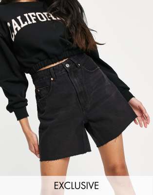 Stradivarius - Dad-Shorts aus Denim in Schwarz