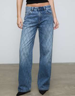 Stradivarius - Denim-Jeans in Mittelblau mit Strassverzierung