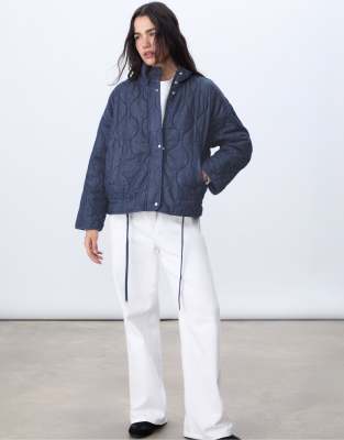 Stradivarius - Denim-Pufferjacke aus rinseblauem Denim