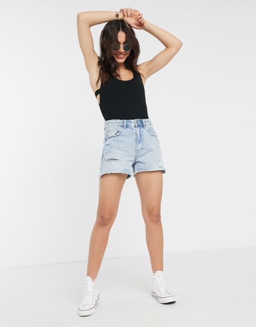 Stradivarius - Denim short met superhoge taille en scheuren in lichtblauw