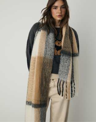 Stradivarius - Dicker, karierter Schal in Schwarz