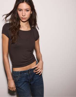 Stradivarius - Doppellagiges T-Shirt in Braun-Brown