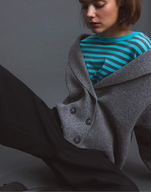 Stradivarius doppelreihiger Strick-Cardigan mit Revers in Dunkelgrau, 4 von 7