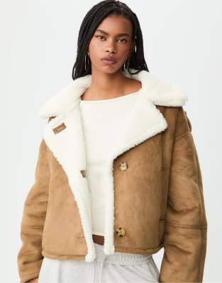 Stradivarius - Doubleface-Jacke mit Kontrast-Design in Steinbeige-Weiß
