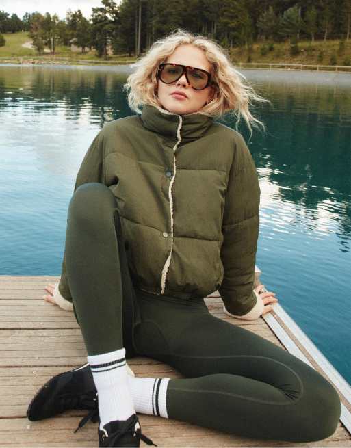 Stradivarius - Doudoune réversible doublée d'imitation peau de mouton - Vert | ASOS