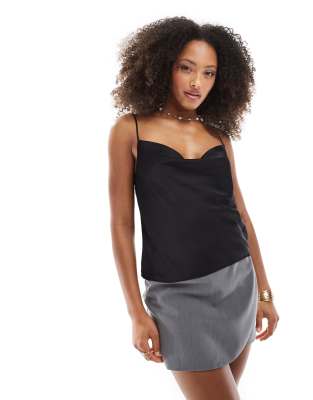 Stradivarius - Drapiertes Camisole-Oberteil in Schwarz