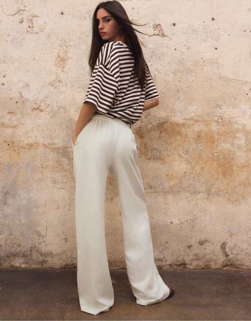 Stradivarius drawstring trousers in white, 2 of 4