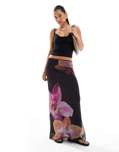 Stradivarius – Dżersejowa spódnica maxi w ciemny kwiatowy wzór - view 1