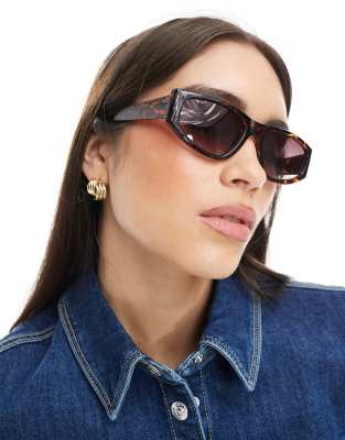 Stradivarius - Eckige Cat-Eye-Sonnenbrille in Braun