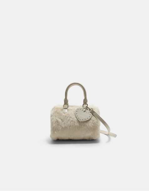 Stradivarius - Ecrufarvet bowlingtaske i imiteret pels med hjertedetalje - view 1