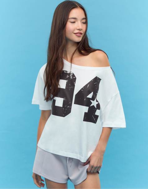 Stradivarius - Ecrufarvet T-shirt med bådudskæring og print - view 1