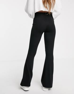 Stradivarius - Elastische flare-broek met rits in zwart | ASOS
