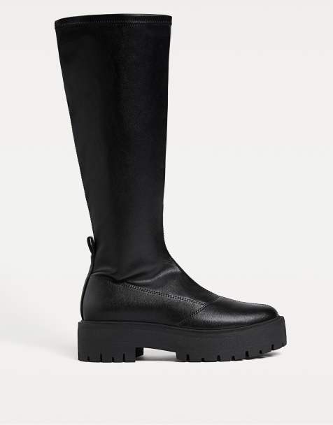 Stradivarius – Elastische, kniehohe Stiefel in Schwarz mit Profilsohle - view 1