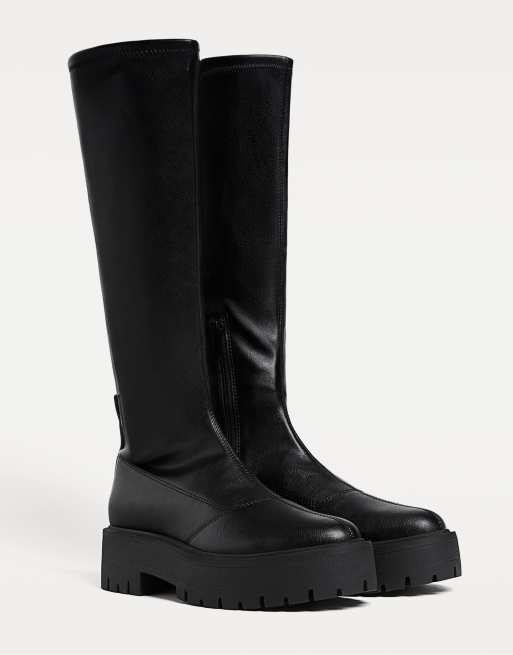 Stradivarius – Elastische, kniehohe Stiefel in Schwarz mit Profilsohle
