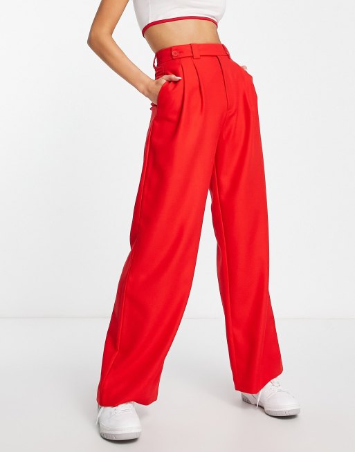 Stradivarius – Elegante Dad-Hose in Rot mit Knopfdetail