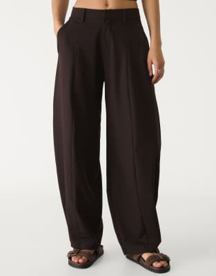 Stradivarius - Elegante Hose in Braun mit weitem Bein und Ziernaht
