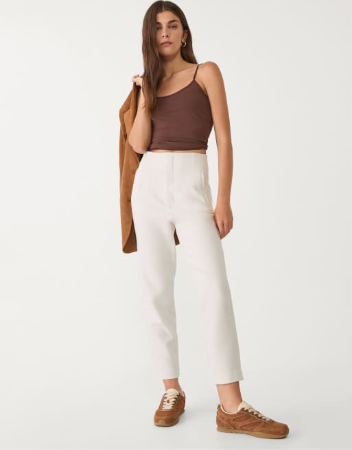 Stradivarius – Elegante Hose in Ecru mit Abnähern