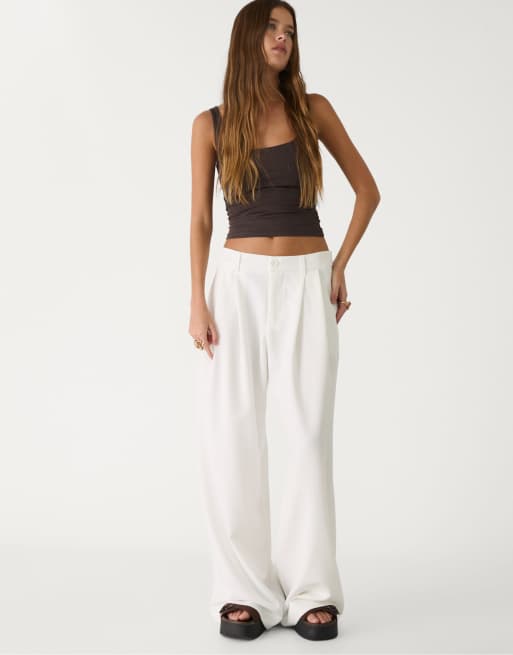 Stradivarius – Elegante Hose in Ecru mit weitem Bein und Abnähern