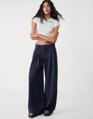 Stradivarius - Elegante Hose in Marineblau mit weitem Bein und Abnähern