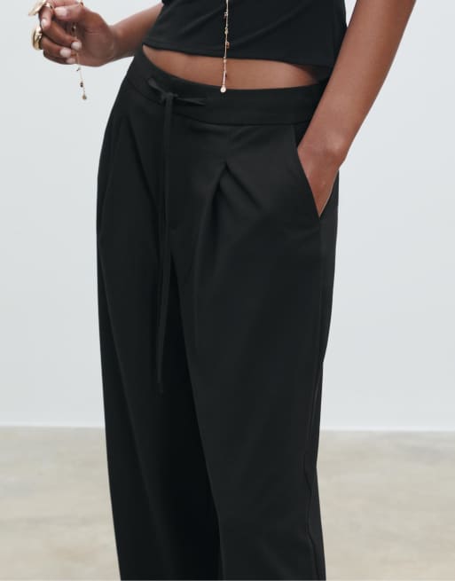 Stradivarius – Elegante Hose in Schwarz mit Abnähern und Tunnelzug, 3 von 4