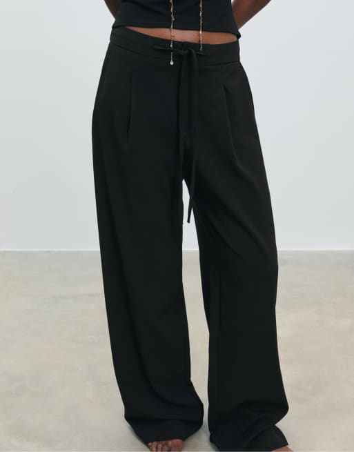 Stradivarius – Elegante Hose in Schwarz mit Abnähern und Tunnelzug, 4 von 4