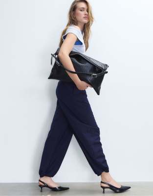 Stradivarius - Elegante Sarouel-Hose in Marineblau