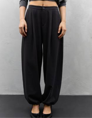 Stradivarius - Elegante Sarouel-Hose in Schwarz