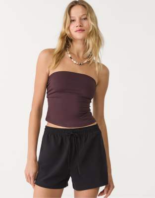 Stradivarius - Elegante Shorts in Schwarz mit elastischem Bund