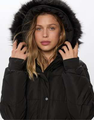 Stradivarius - Eleganter Puffermantel in Schwarz