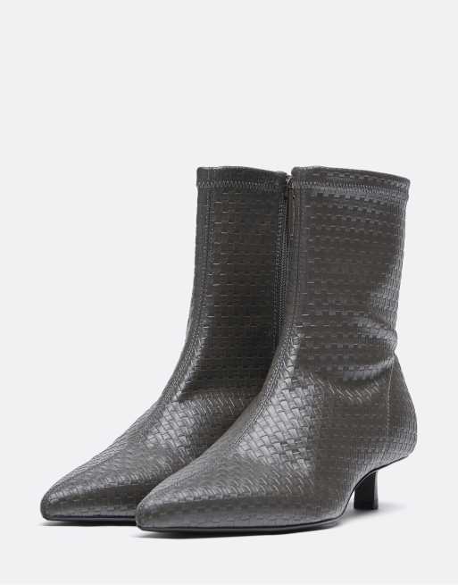 Stradivarius Embossed heeled ankle boots in grey, 3 of 6