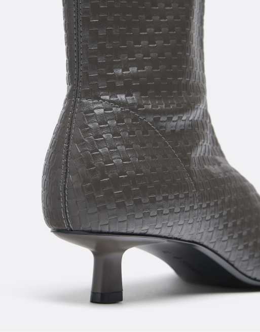 Stradivarius Embossed heeled ankle boots in grey, 5 of 6