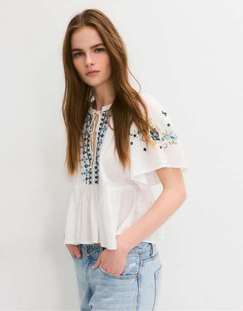 Stradivarius Embroidered blouse with wide sleeves in ecru - view 1