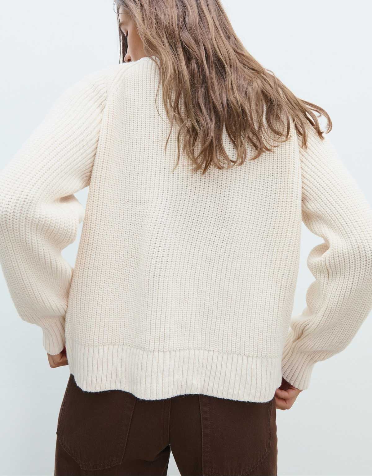 Stradivarius Embroidered knit cardigan with buttons in vanilla