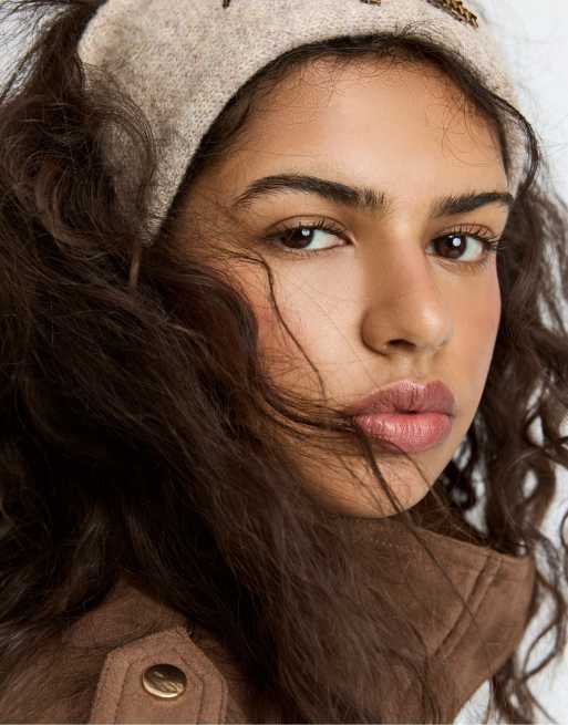 Stradivarius Embroidered knit headband in beige, 2 of 4
