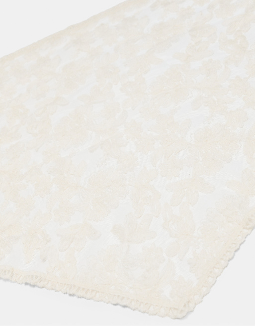 Stradivarius Embroidered lace sarong in ecru, 4 of 4