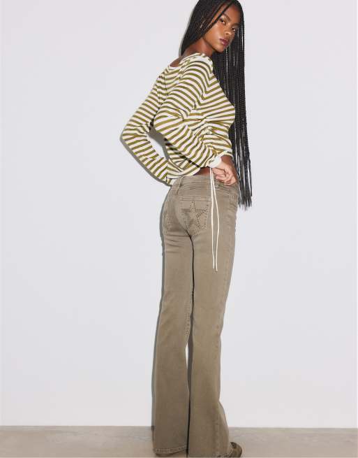Stradivarius Embroidered pocket bell bottom jeans in khaki, 3 of 7