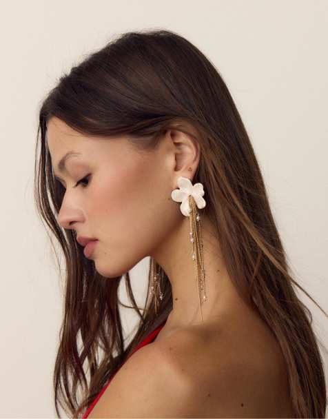 Stradivarius Enamelled flower chain cascade earrings in ecru - view 1