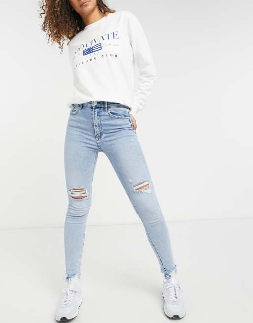 Stradivarius – Eng geschnittene Jeans mit hohem Bund und Zierrissen in verblichenem Blau
