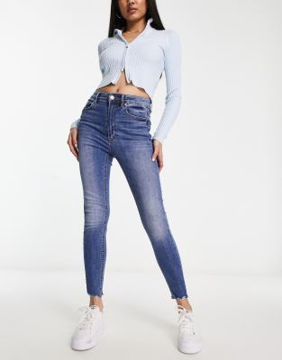 Stradivarius - Enge Jeans mit hohem Bund in Blau